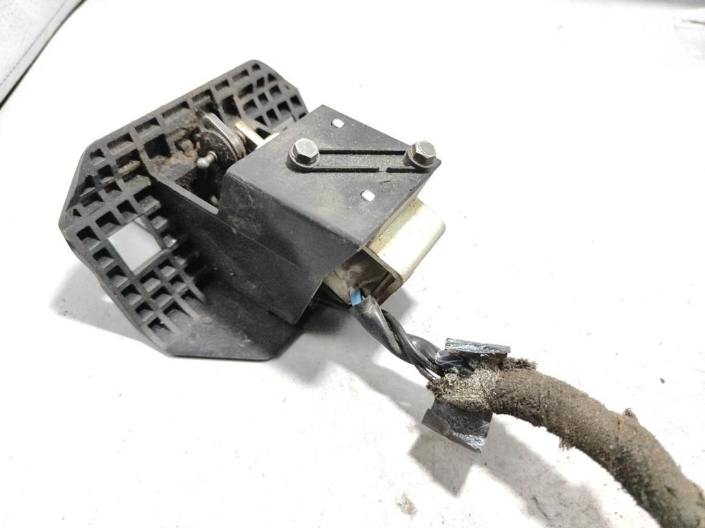 Alfa Romeo 155 1.8i 103kW 1994 Rear Tailgate trunk boot lock catch latch 