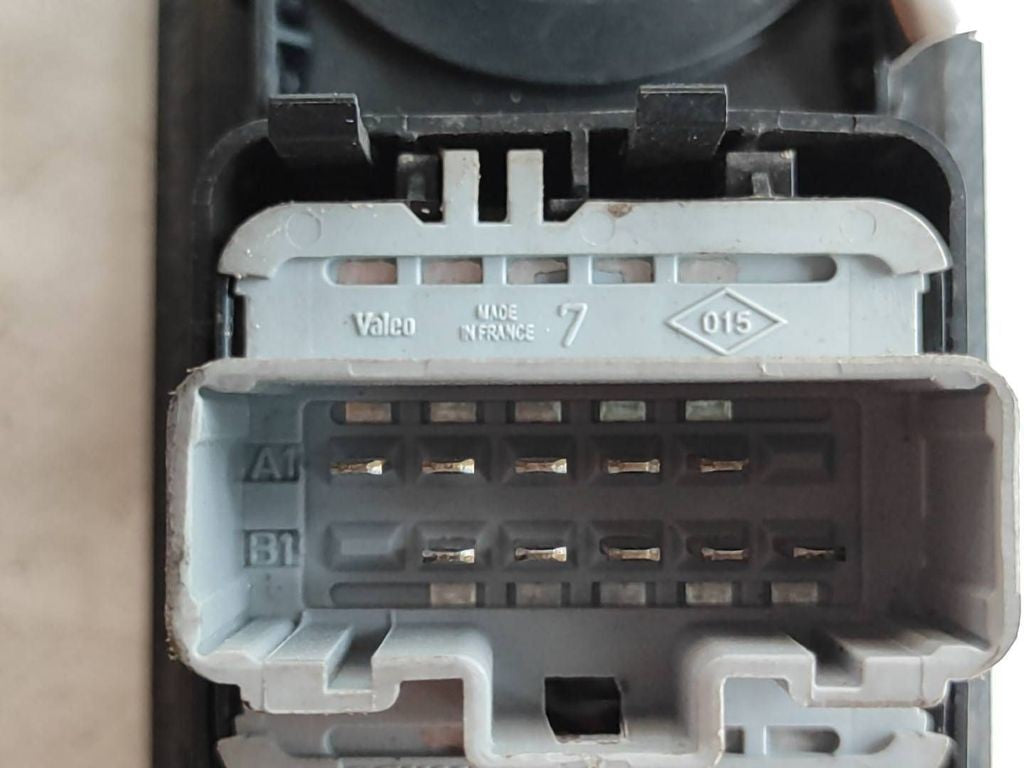 Renault Twingo II 2007 Electric window control switch 8200356515B 