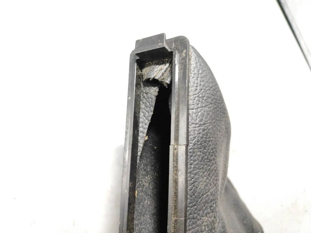 Alfa Romeo 155 1.8i 103kW 1994 Handbrake leather trim 