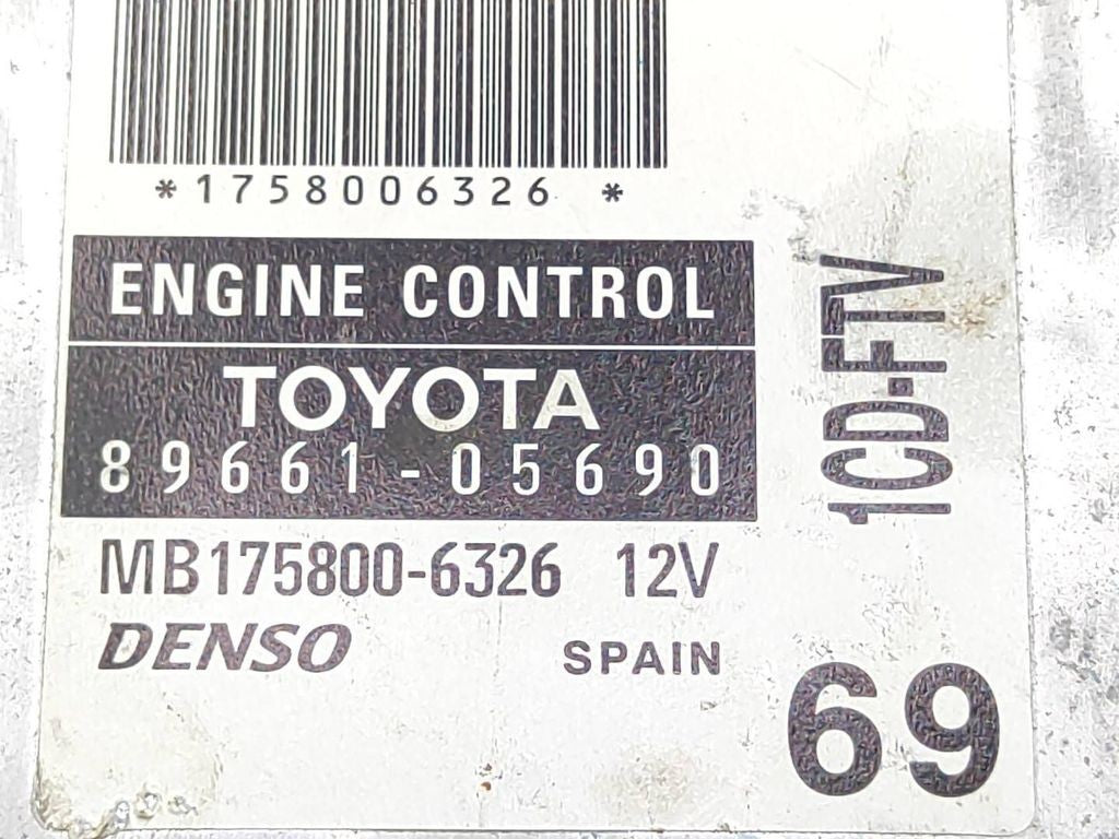 Toyota Avensis T250 2004 1758006326 Engine control unit module ECU 
