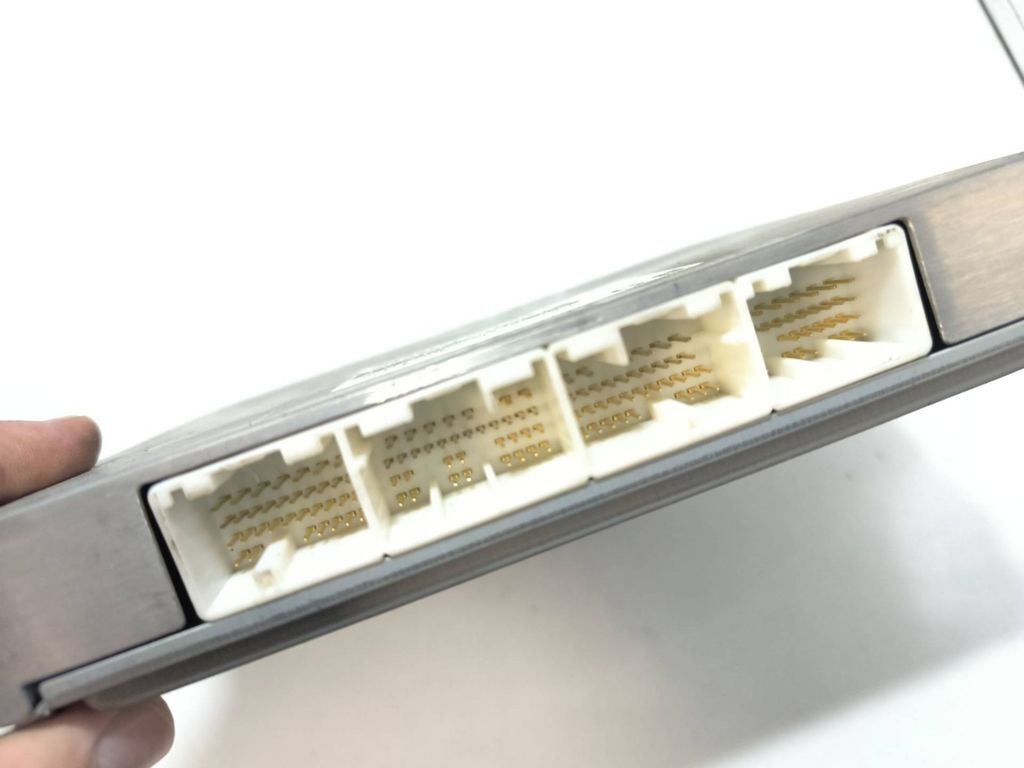 Toyota Avensis T250 2.2 2003 Engine control unit module ECU 8966105C80 