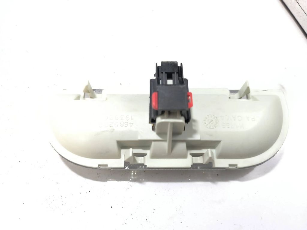 Chrysler Voyager 3.8i 1998 rear seat reading light 4685282 