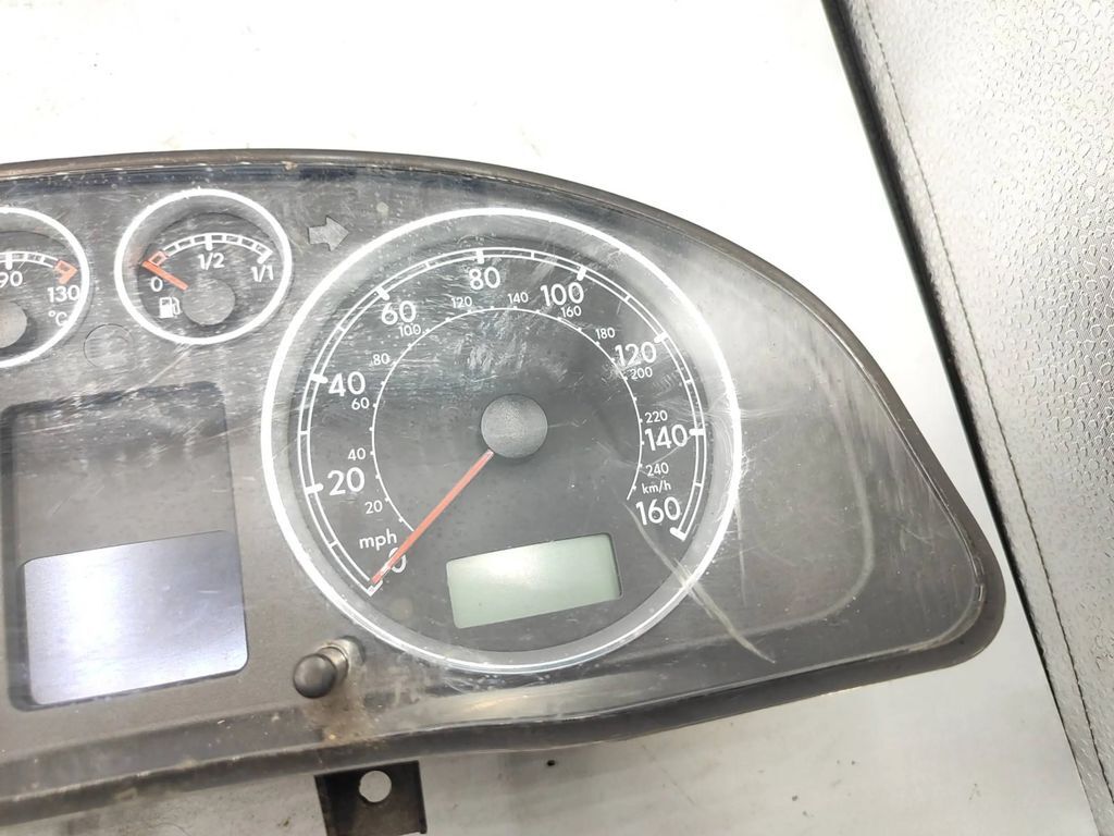 Volkswagen PASSAT B5.5 2001 LHD speedometer instrument cluster 3B0920929A 