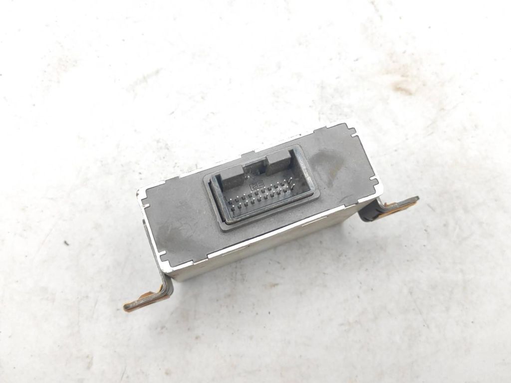 Audi A4 S4 B5 8D 1995 Alarm control units module 8D0951173 