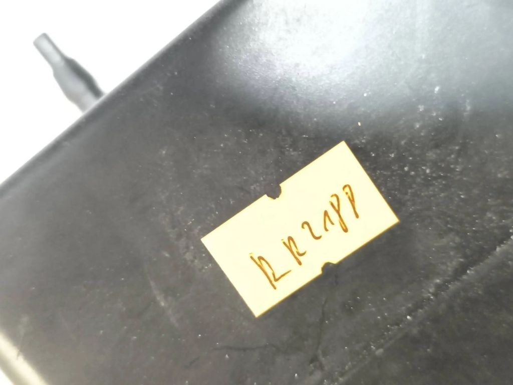 Mercedes-Benz E W211 2003 Central lock vacuum pump 0008002548 