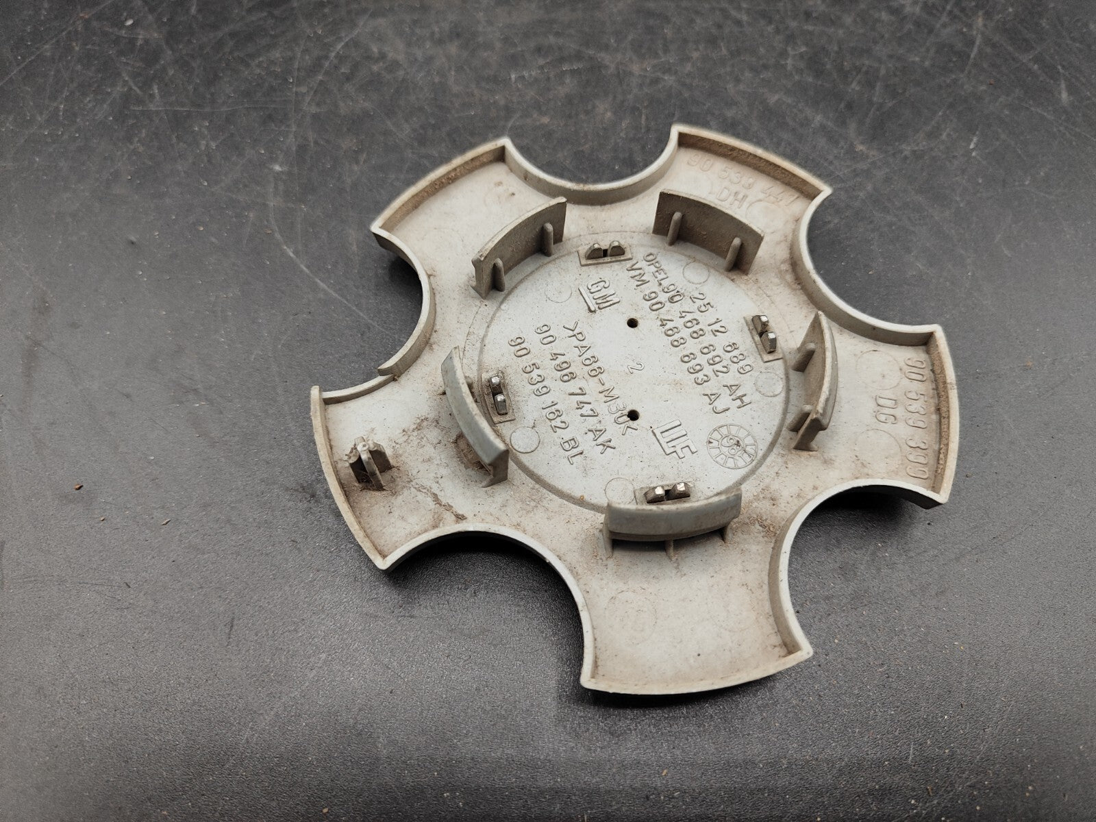 Opel Vectra B 2.0DTI 2000 Wheel Center Cap Cover 90468693 90496747 90539162