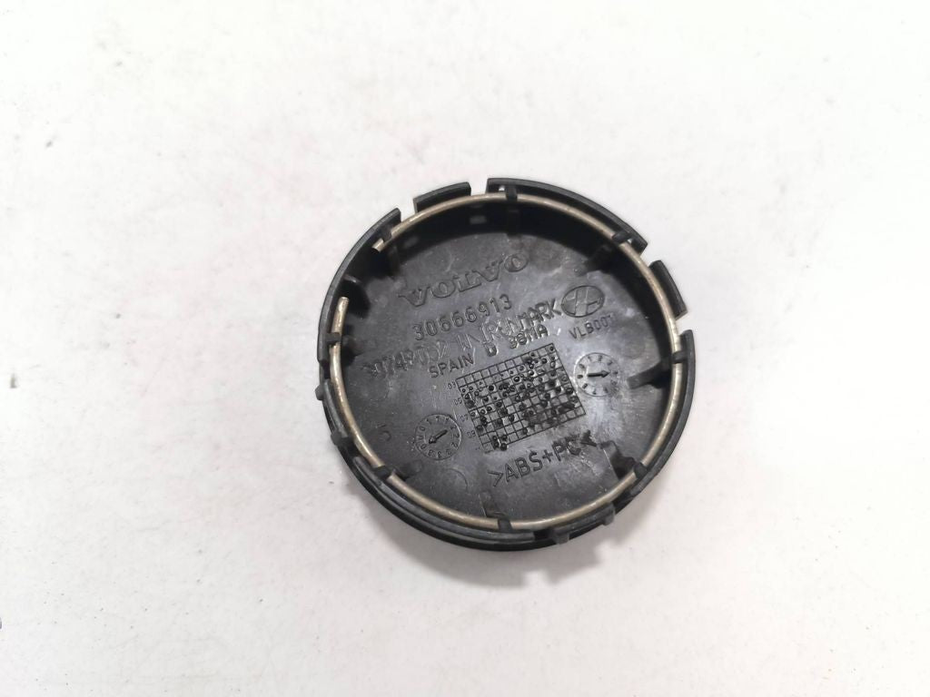Volvo V70 2002 Center wheel cap 30666913 