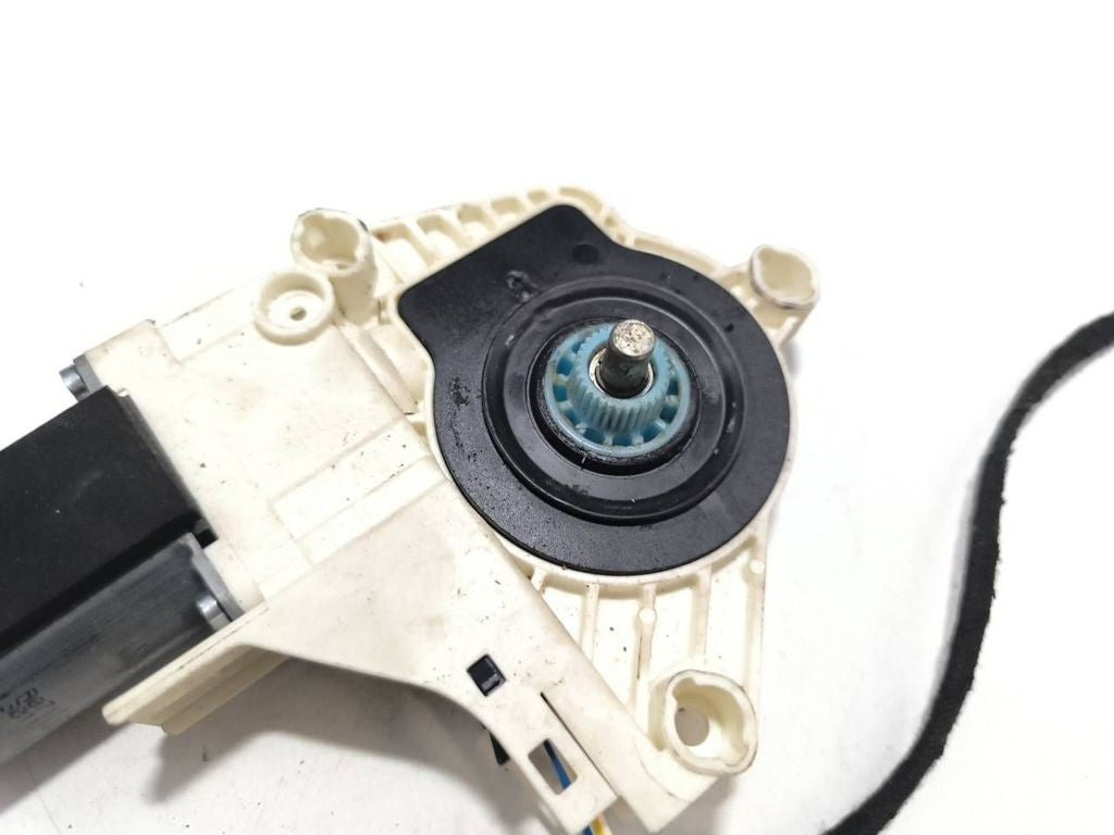 Audi A4 S4 B8 8K 2014 front right window regulator motor 8K0959802A 