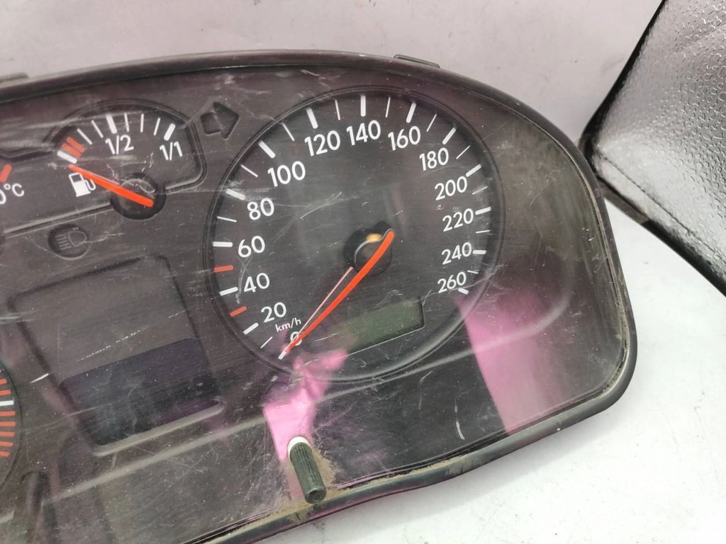 Volkswagen PASSAT B5 TDI Diesel 1998 speedometer instrument cluster 3B0920822A 