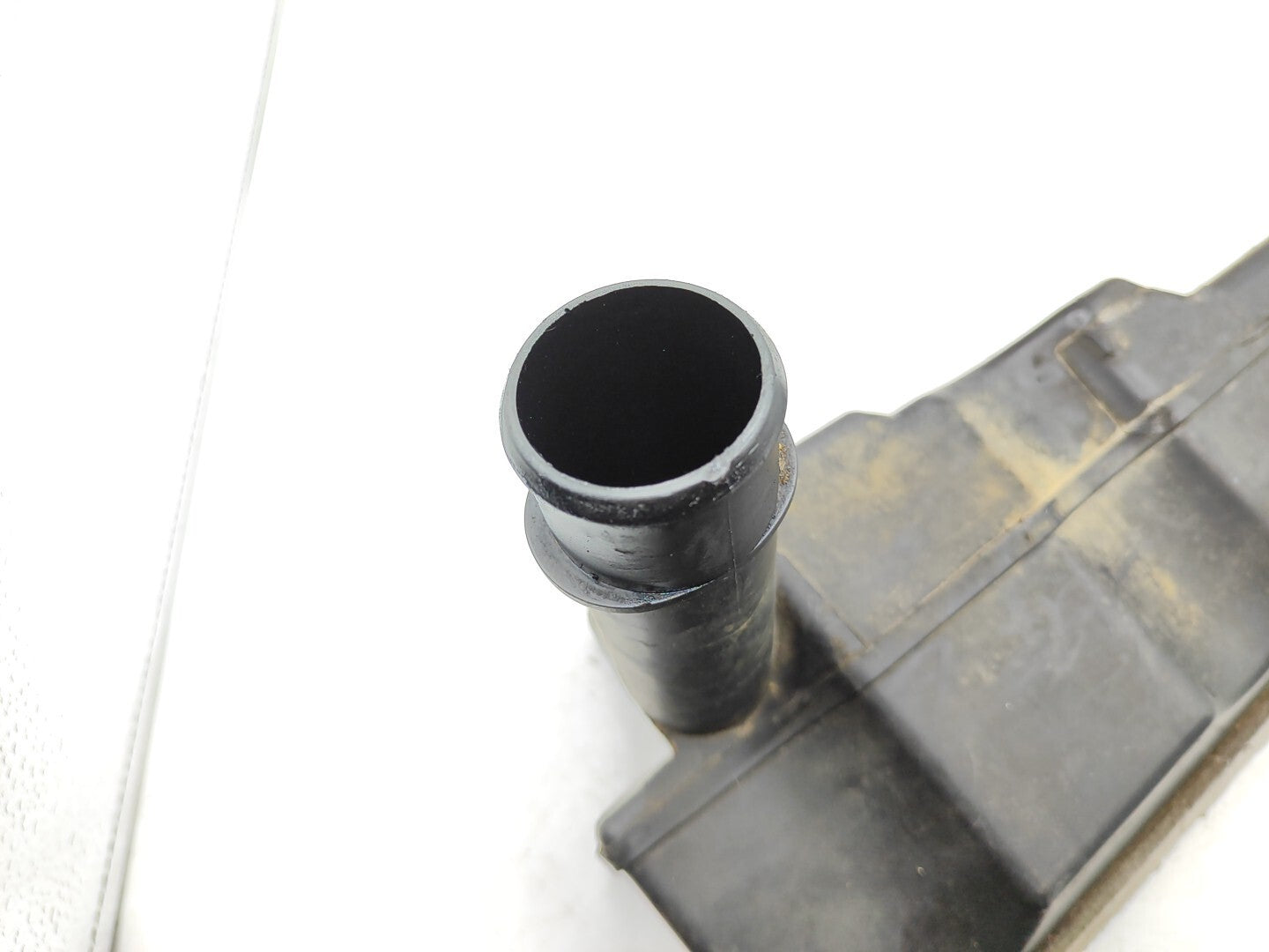 Alfa Romeo 156 1.9JTD 103kW 2002 Engine Air Intake Pipe Box Resonator 60630540