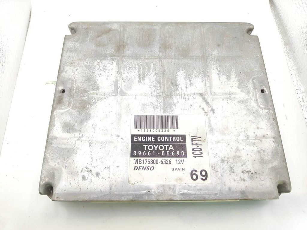 Toyota Avensis T250 2004 1758006326 Engine control unit module ECU 