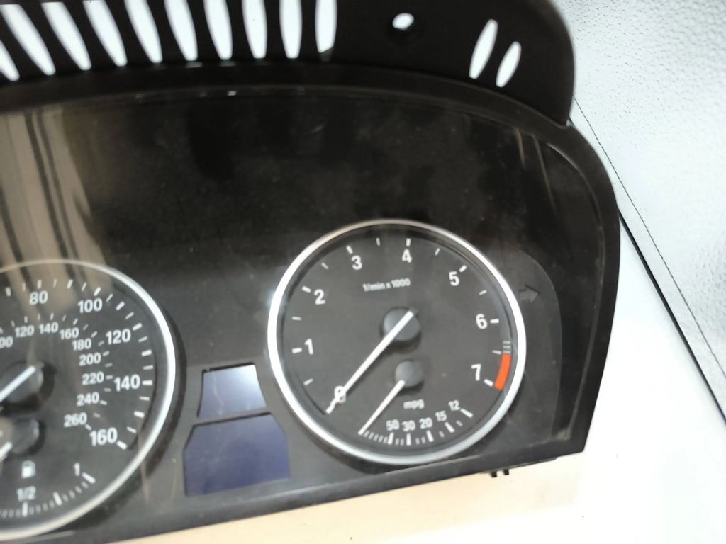 62119177253 BMW 5 E60 E61 550i 2008 Petrol speedometer instrument cluster 