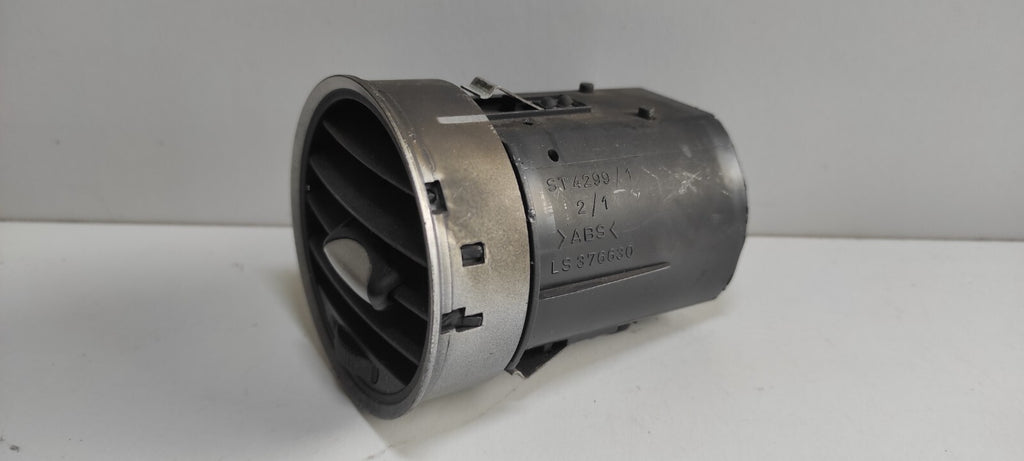 Alfa Romeo 159 1.9JTDm 88kW Diesel 2008 LHD Front Center Dash Panel Air Vent