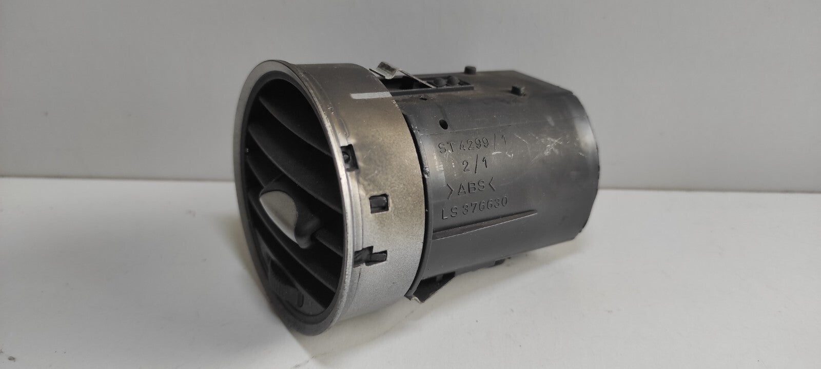 Alfa Romeo 159 1.9JTDm 88kW Diesel 2008 LHD Front Center Dash Panel Air Vent