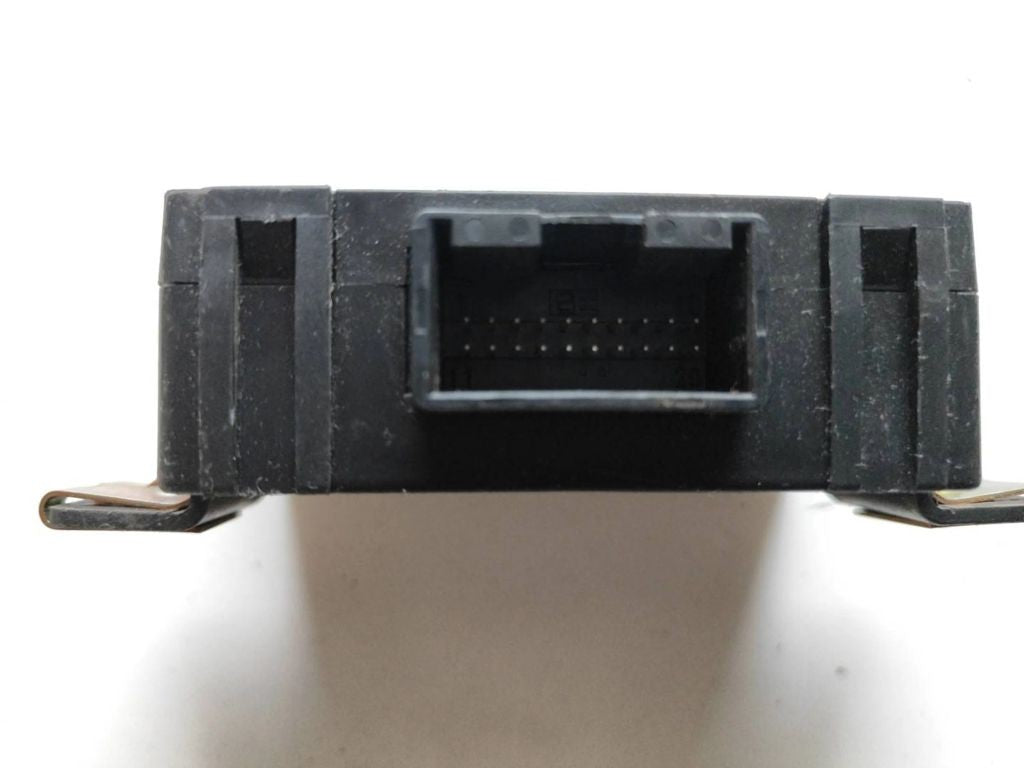 Audi A8 S8 D2 4D 1999 Alarm control unit module 8L0951173 