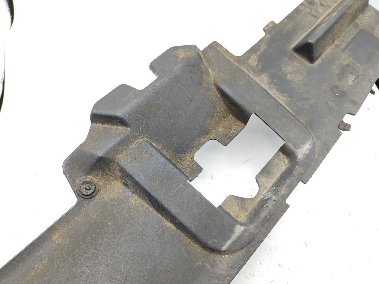 Ford Focus MK1 1.6i 74kW 100PS 2001 Radiator Air Deflector 2M5116613AC