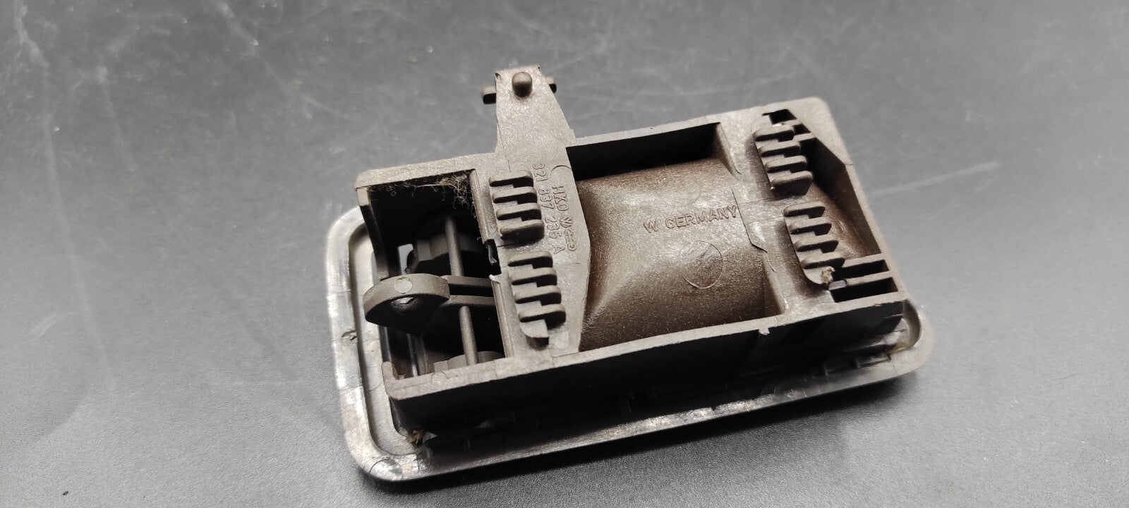 Volkswagen VW Golf Jetta Mk2 1989 Rear Left Door Inner Handle 321837235A