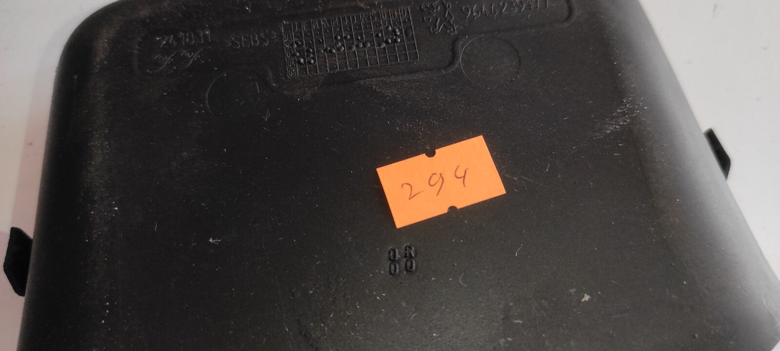 Peugeot 607 3.0i V6 2002 LHD Front Headlight Light Dust Cover 9644239177