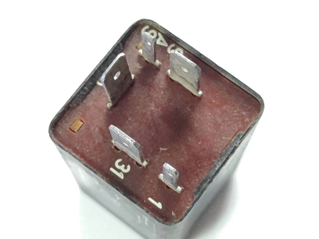 Audi 80 90 S2 B4 1993 relay 811919096 