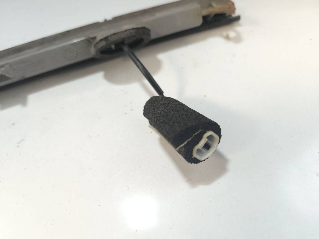 Toyota Avensis T250 2006 Rear Third brake center stop light 0553 