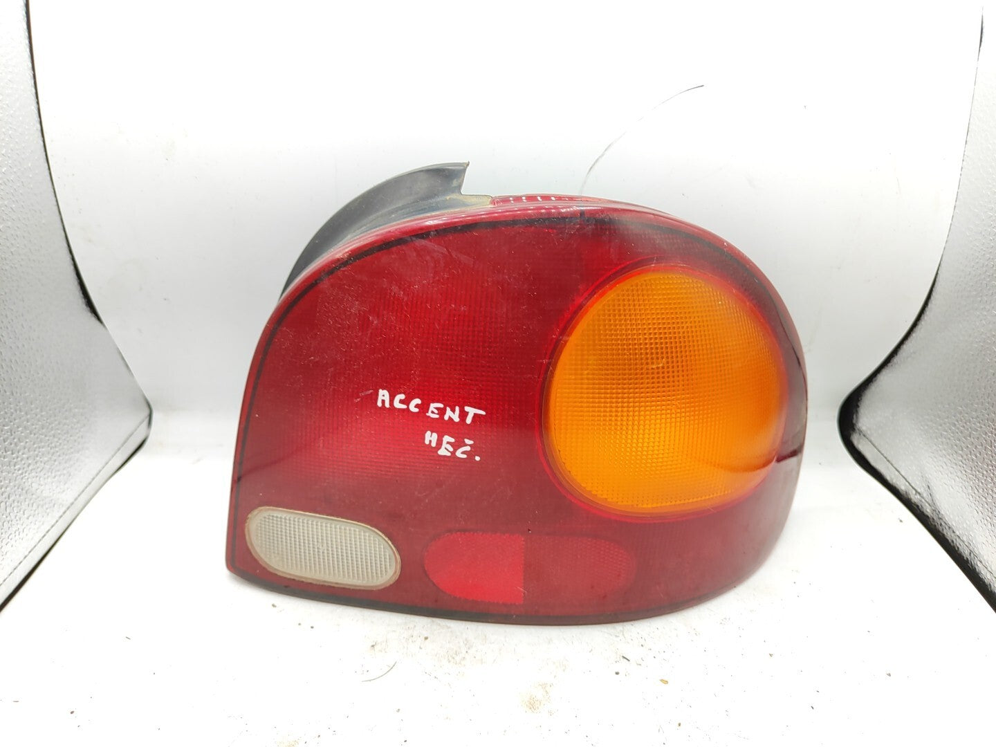 HYUNDAI ACCENT I X-3 1998 Rear Right Side Taillight Lamp Light