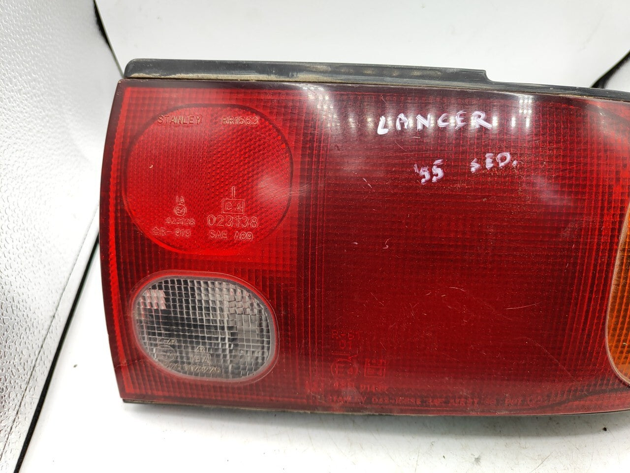 Mitsubishi Lancer V Sedan 1994 LHD Rear Right Taillight Light 0431563R