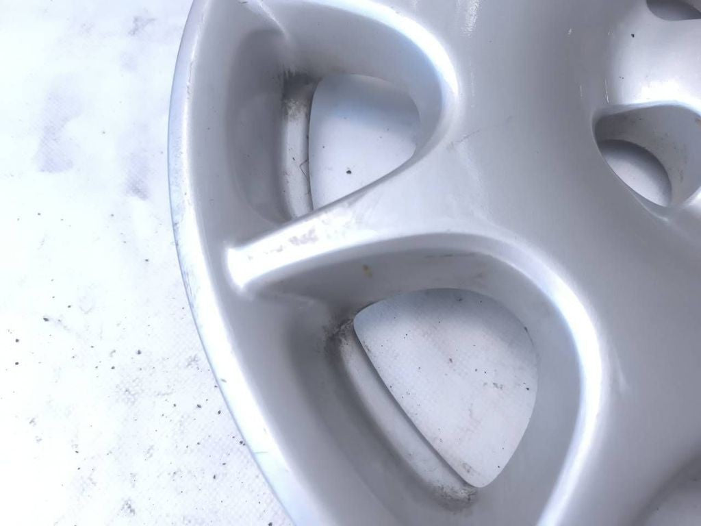 Nissan Primera R15 wheel hub cap trim 403159F500 2441S010