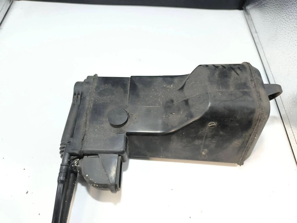 Opel Tigra B 1.4i 66kW 2005 Active carbon filter fuel vapor canister 