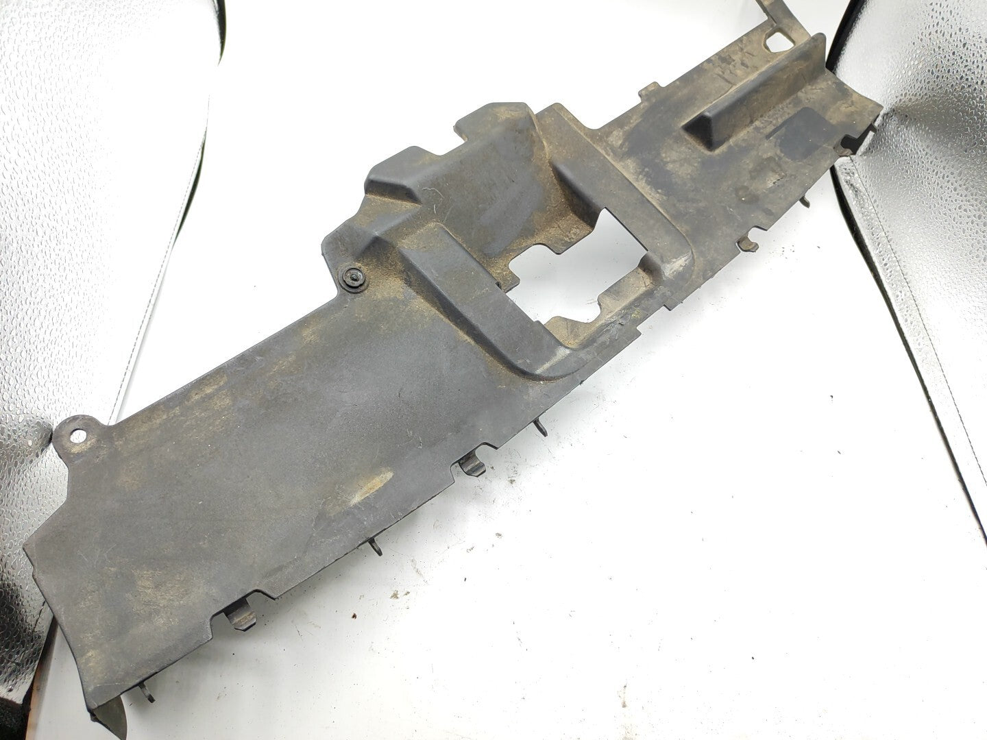 Ford Focus MK1 1.6i 74kW 100PS 2001 Radiator Air Deflector 2M5116613AC