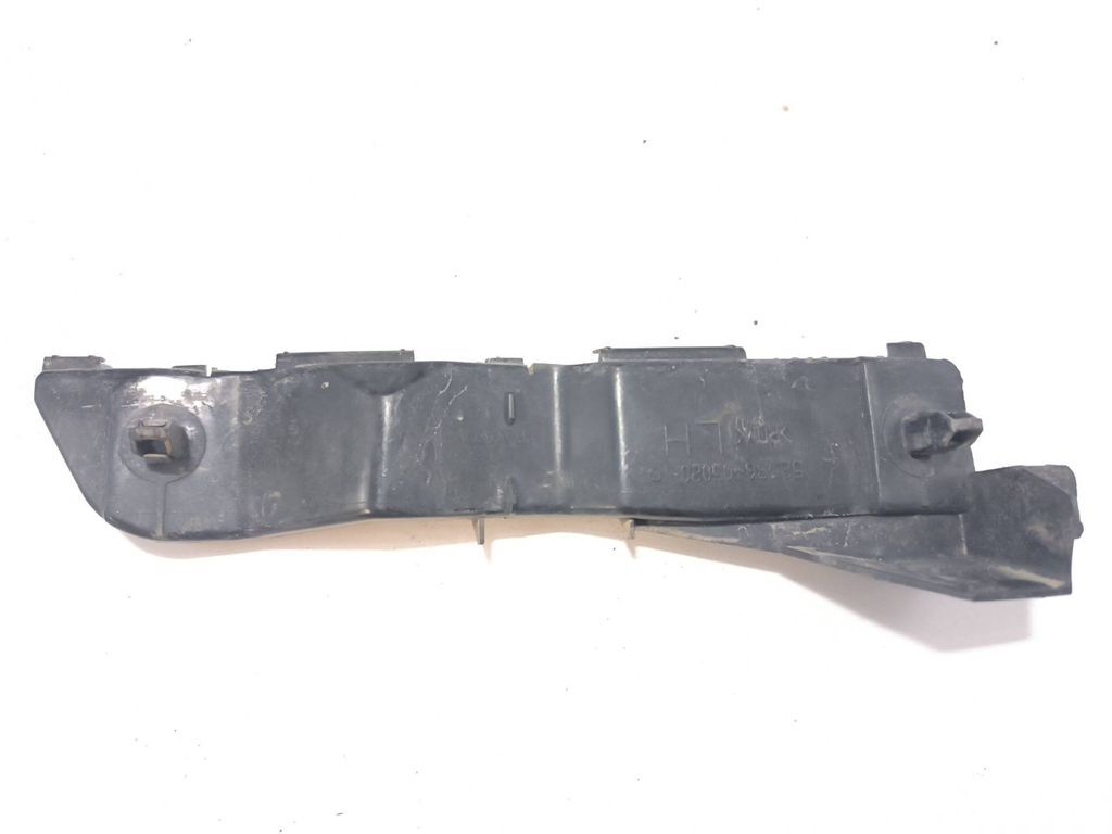 Toyota Avensis T250 2.2D-CAT 2006 Front left bumper mounting bracket 