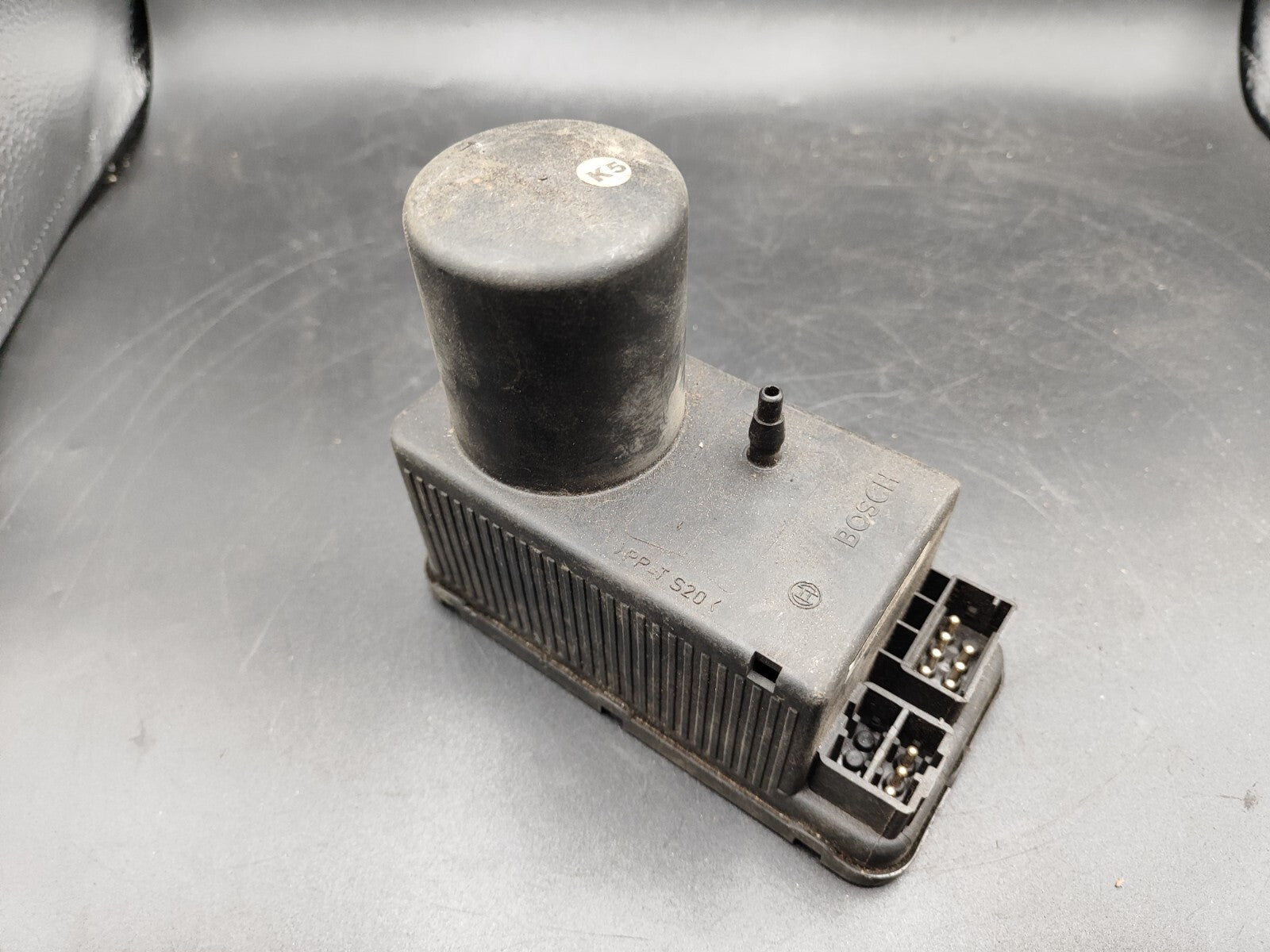 Mercedes Benz W202 1994 Central Lock Vacuum Pump 2028001648 0132006349