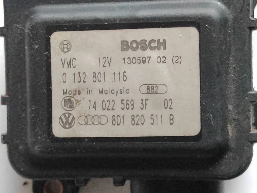 Audi A4 S4 B5 8D 1998 Air heater flap actuator motor 0132801116 