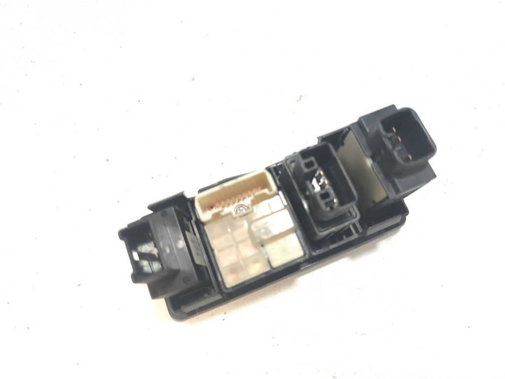 Toyota Avensis T250 2006 Wing mirror switch button 777669 