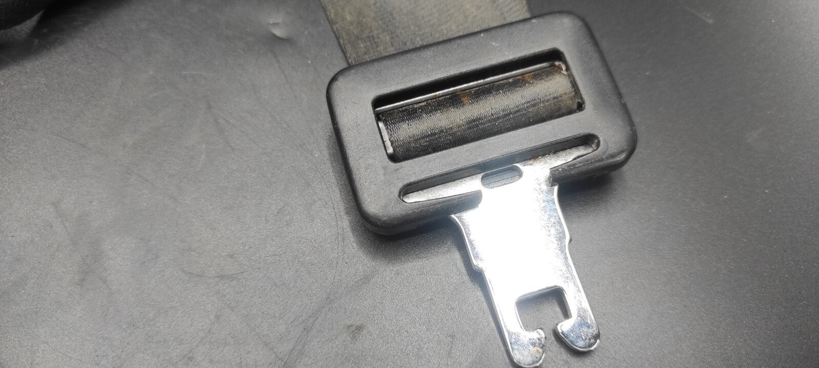 Alfa Romeo 166 2.4JTD 110kW 2001 Rear Seat Middle Center Safety Seatbelt 043146