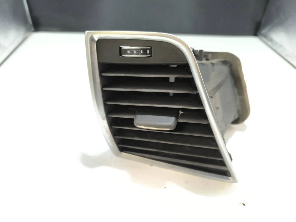 Audi Q5 SQ5 2013 Front Panel dashboard side air vent grill trim 8R2820902F 