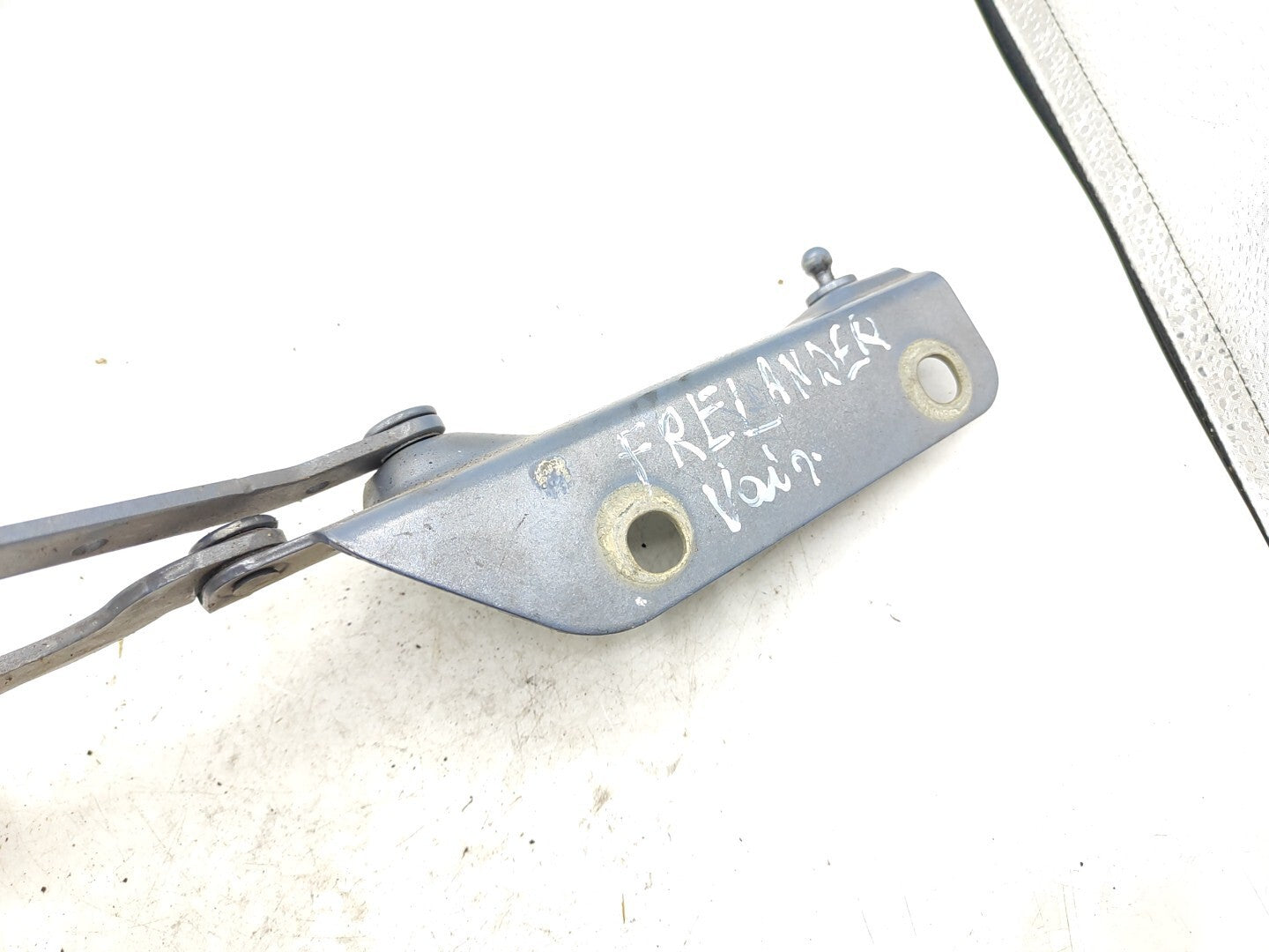 Land Rover Freelander LR2 2009 Front Left Side Bonnet Hood Hinge 6H5216801AC