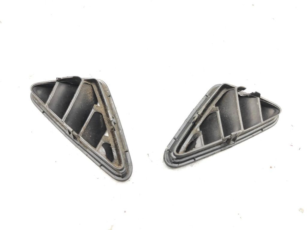 Alfa Romeo 147 Facelift 2007 Front dashboard air vent grill cover trim 