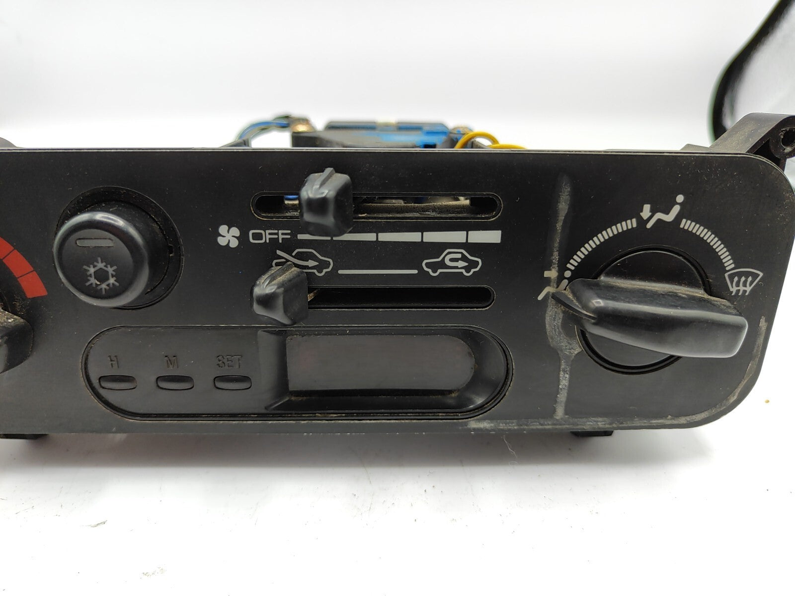 Mitsubishi Lancer 1996 Climate Control Heater Switches MB878417