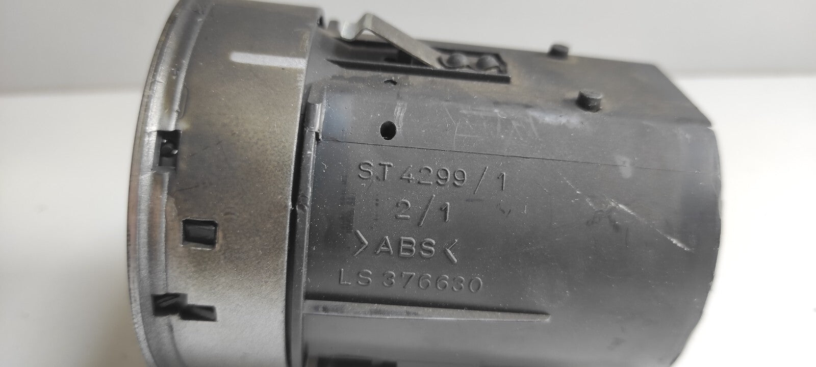 Alfa Romeo 159 1.9JTDm 88kW Diesel 2008 LHD Front Center Dash Panel Air Vent