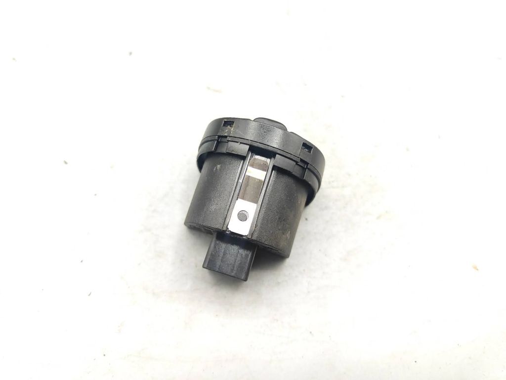 Alfa Romeo 147 1.9JTD 88kW 8V FL Headlight level height control switch 735262023