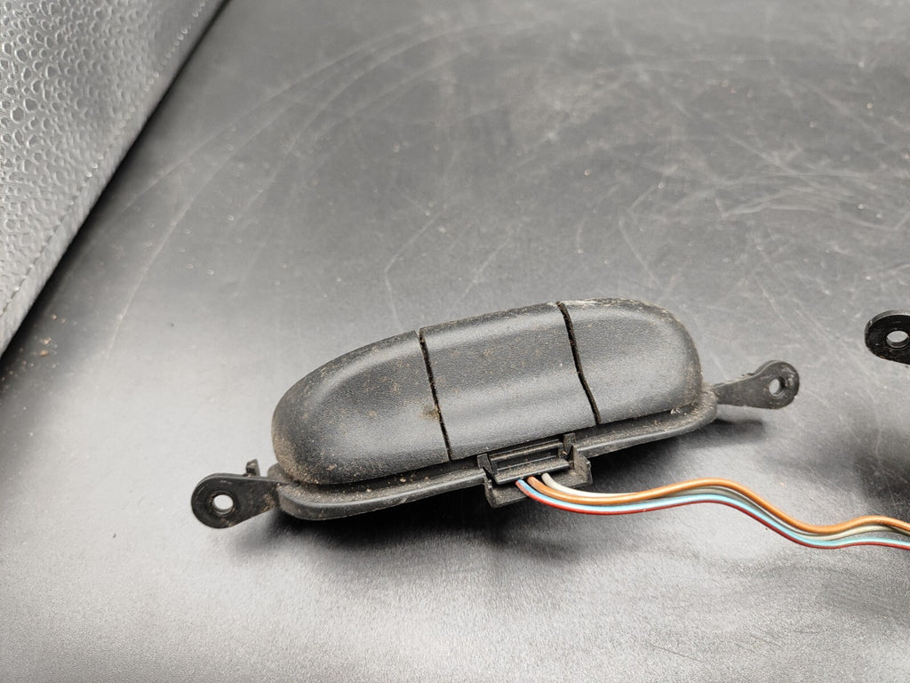 Opel Astra G 1999 Steering Wheel Switch Button 90561159