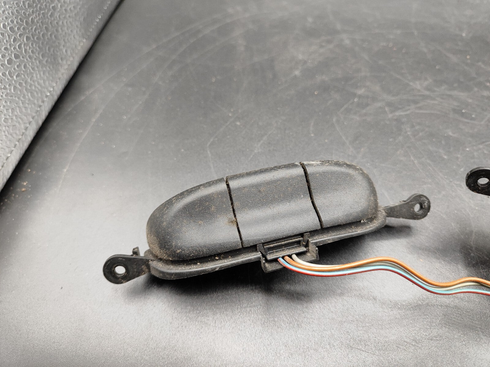 Opel Astra G 1999 Steering Wheel Switch Button 90561159