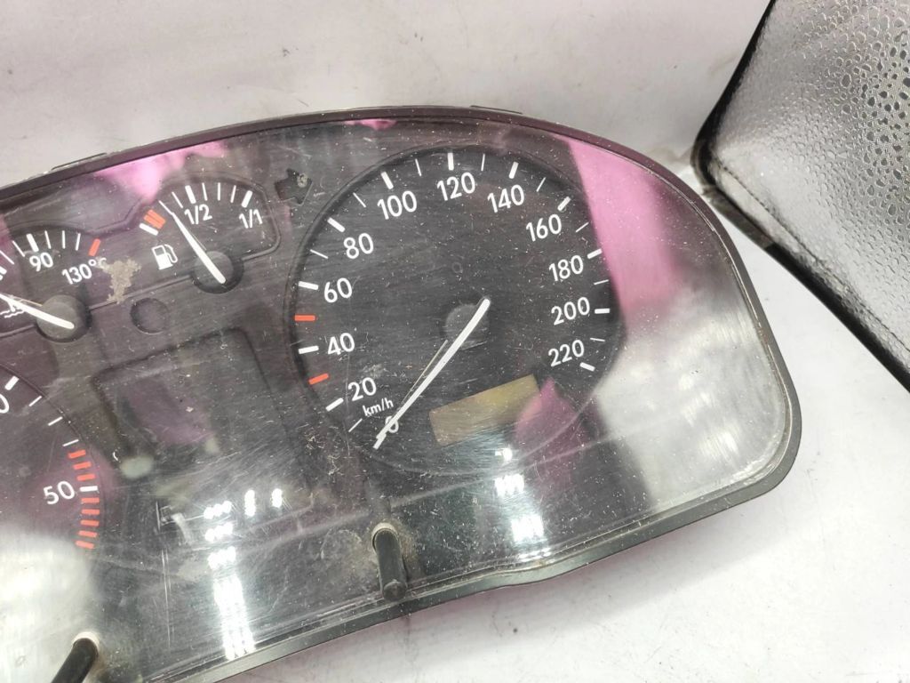 09051969906 Volkswagen PASSAT B5 1997 speedometer instrument cluster 