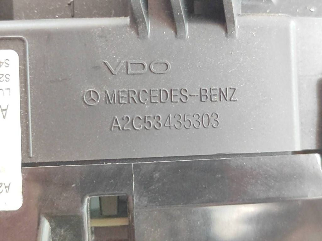 A2049002808 Mercedes-Benz C W204 2008 RHD speedometer instrument cluster 