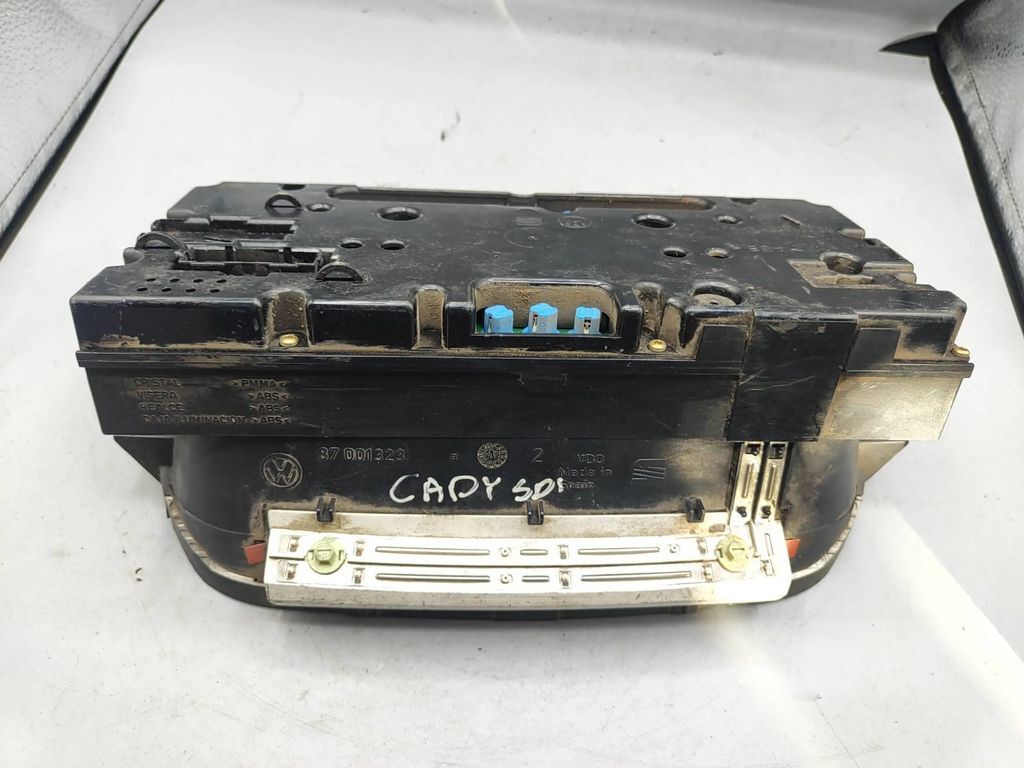 Seat Ibiza 6K1 LHD speedometer instrument cluster 87001323 