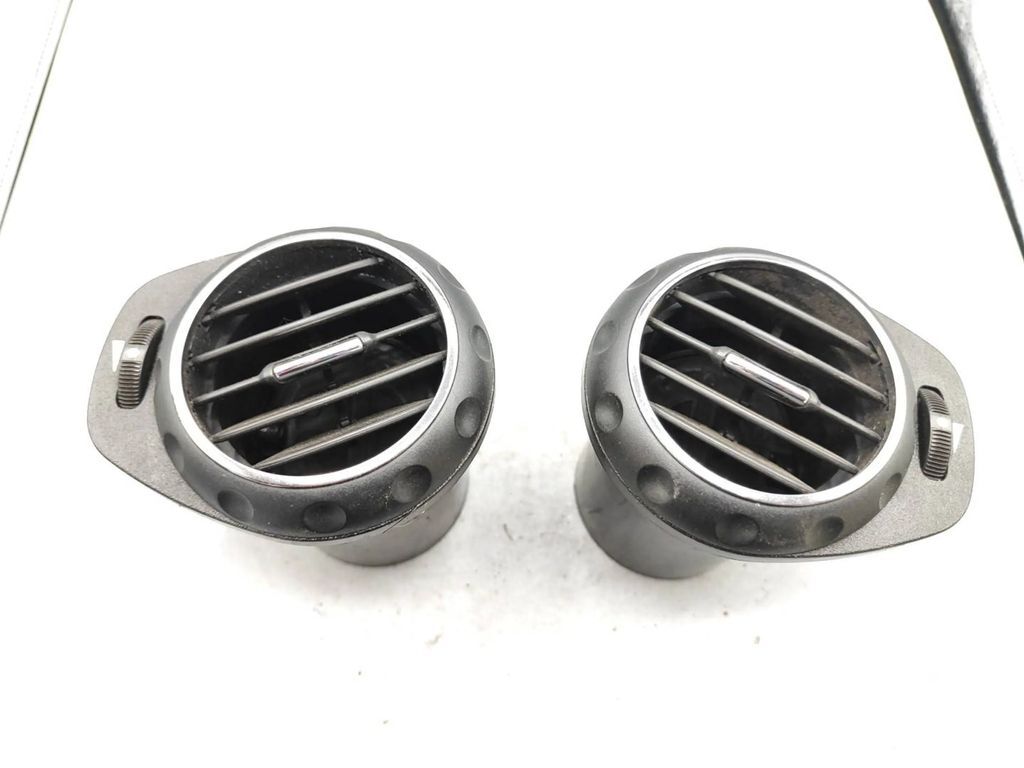 Alfa Romeo 147 2000 LHD Front dashboard side air vent grill trim 225495 