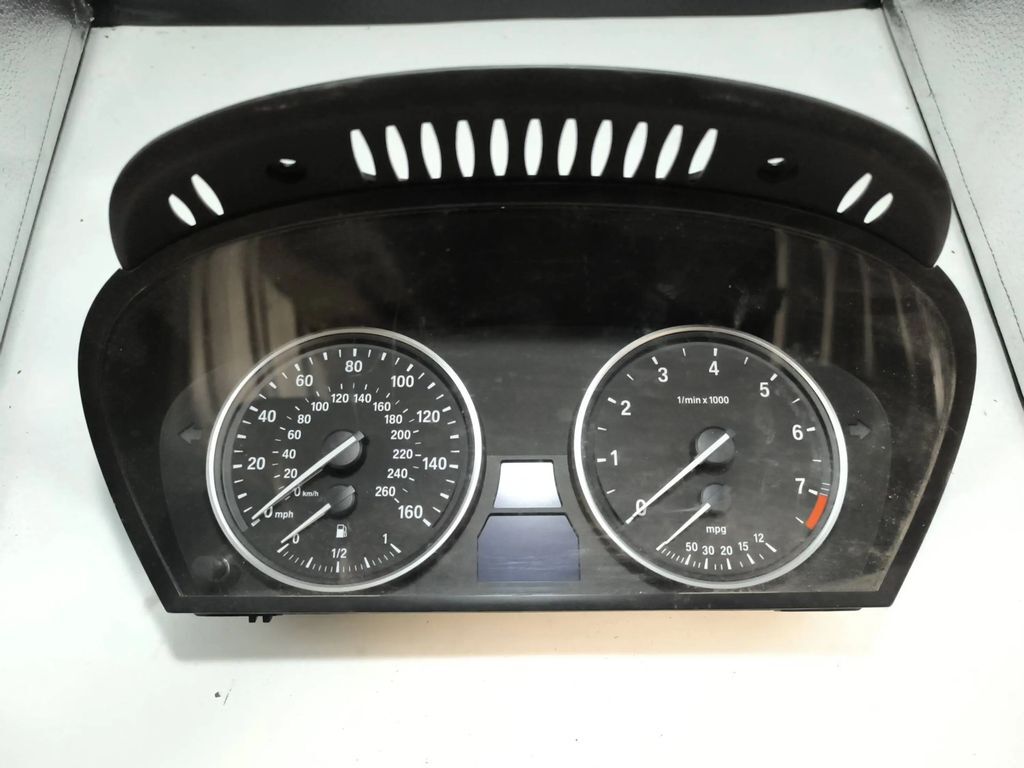 62109194887 BMW E60 E61 525i 528i 530i 535i speedometer instrument cluster 