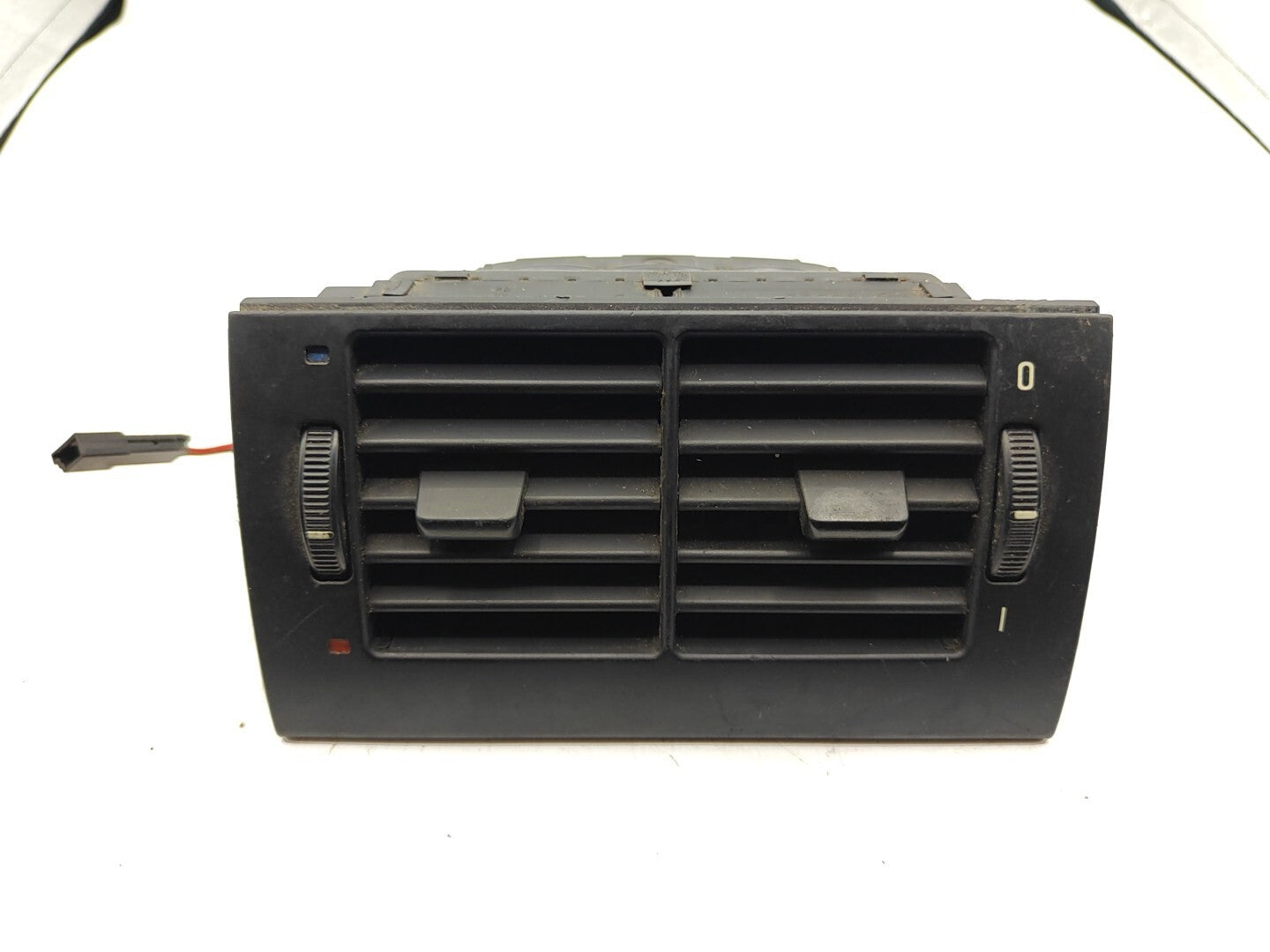 BMW 5 SERIES E39 530D 142kW Estate 2000 Rear Center Console Air Vent 8376150