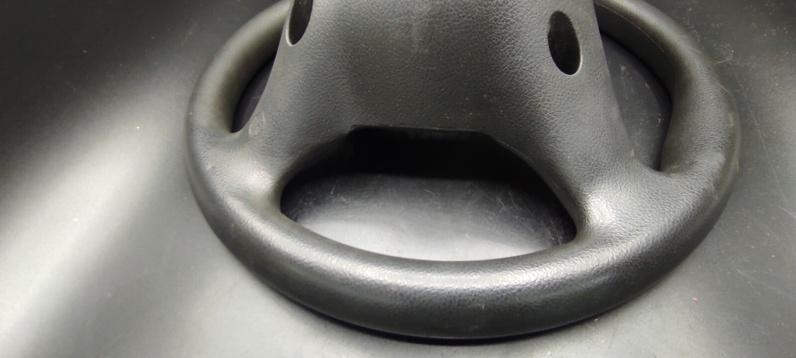 Alfa Romeo 147 1.6 TS 88kW Petrol 2006 Steering wheel