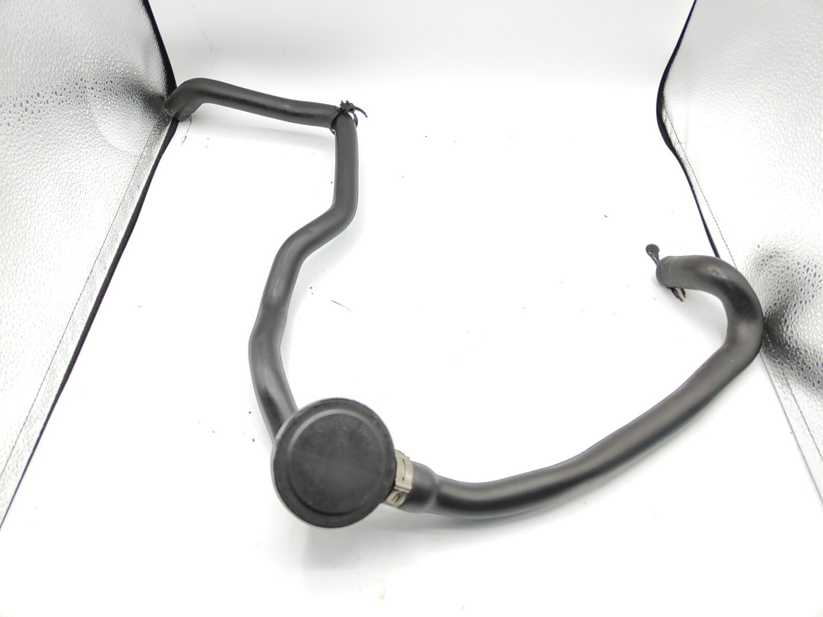 Alfa Romeo GT 1.9JTD 110kW 2004 Diesel Engine Breather Pipe Hose 3911170916